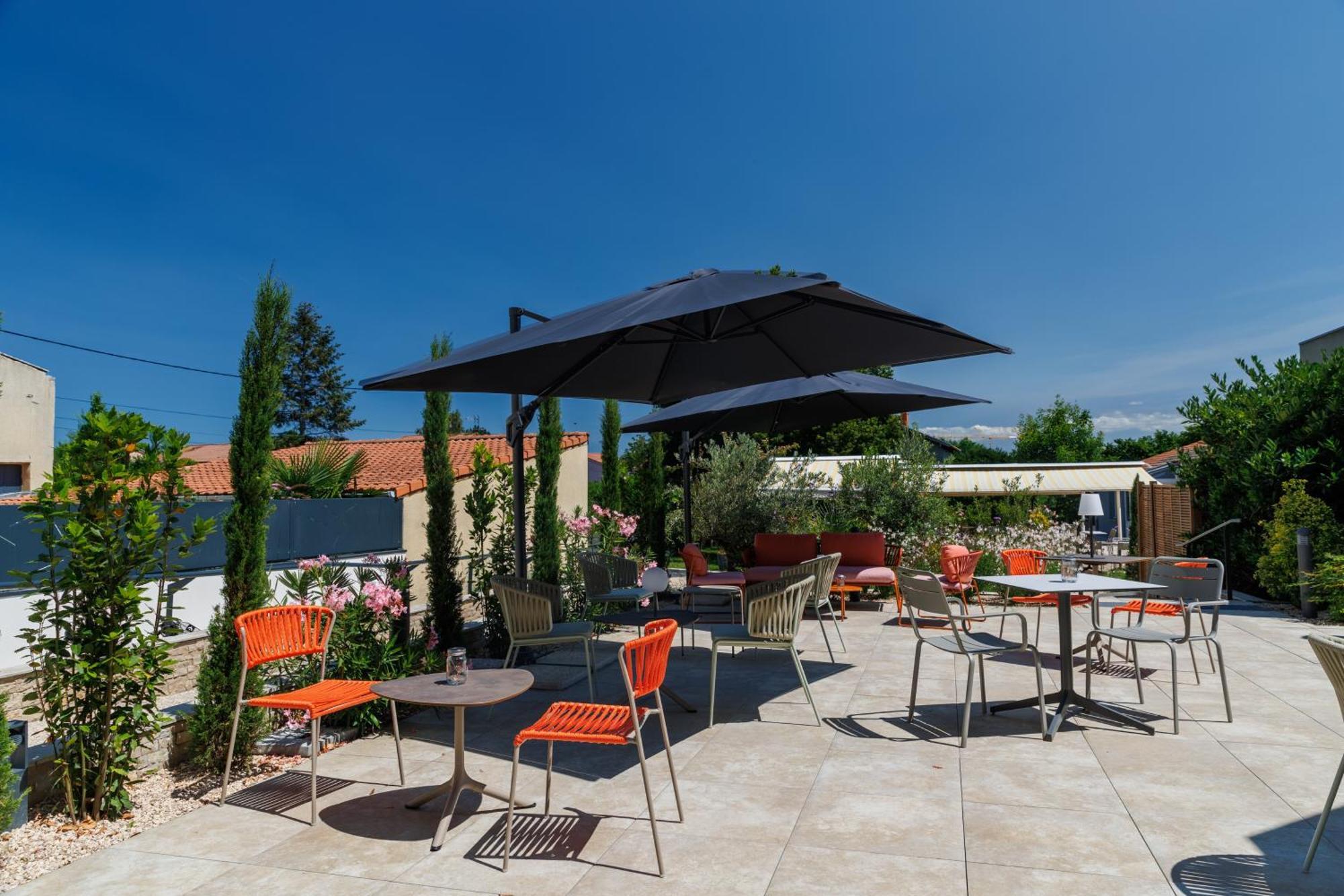 The Originals Boutique, Hotel Le Pariou, Issoire Exterior foto